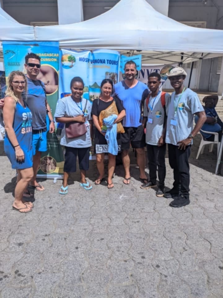 Cruise passengers with the Nosy Vanona Tours team